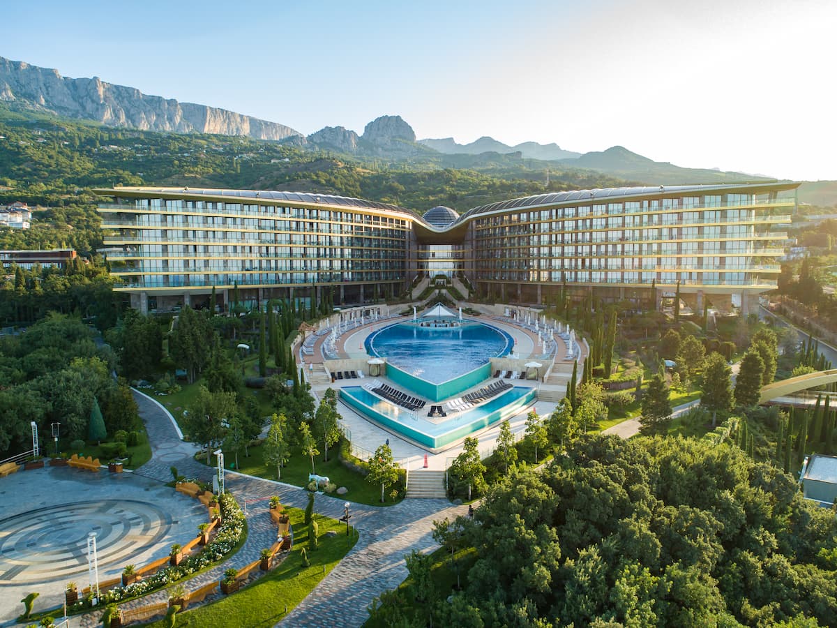 Курорт Сбера Mriya Resort & SPA стал победителем самой престижной премии планеты для отельеров в сегменте premium - World Luxury Hotel Awards 