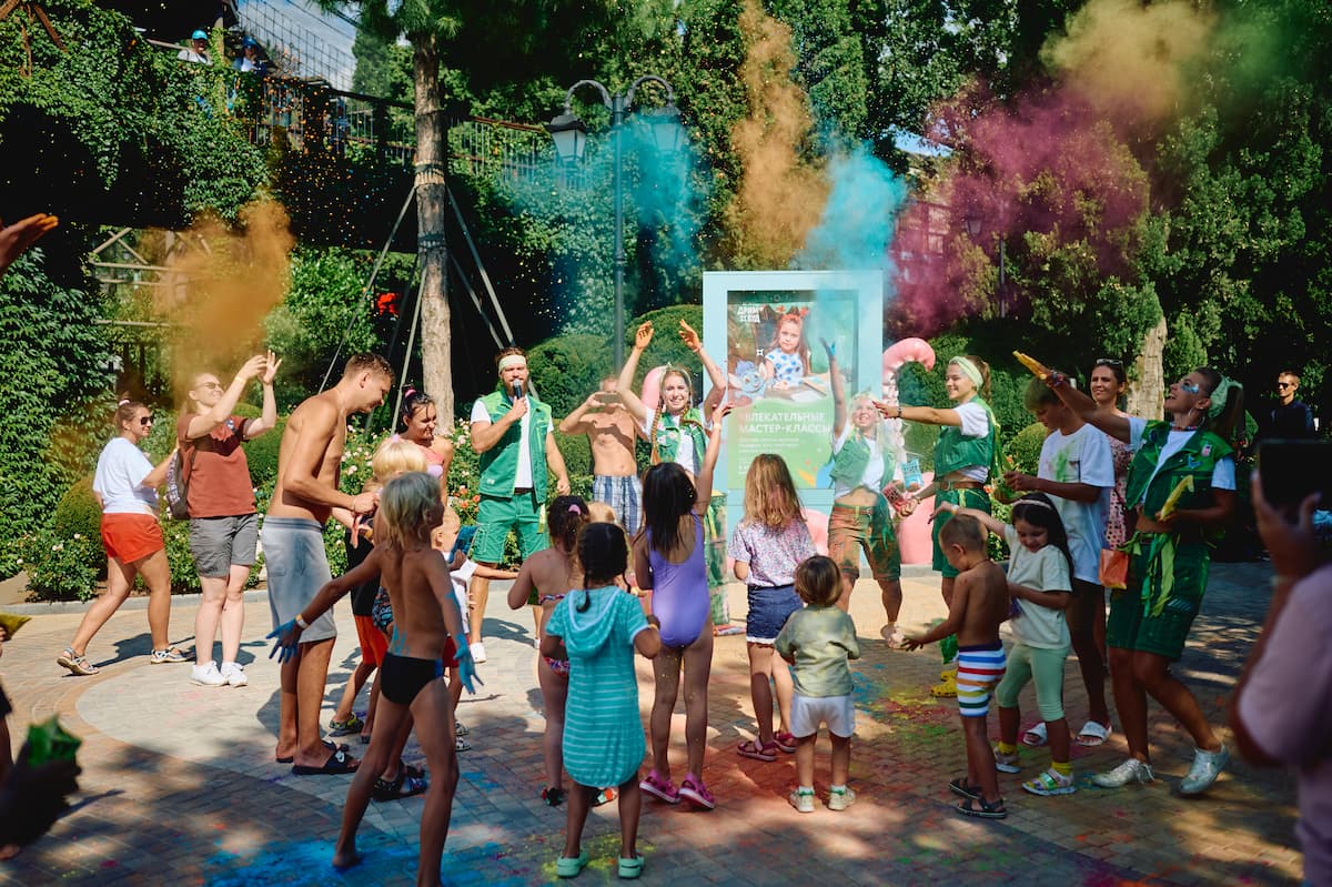 Вечеринка красок Холи