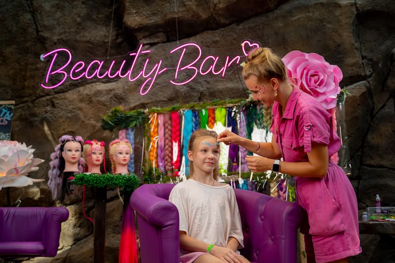 BEAUTY BAR