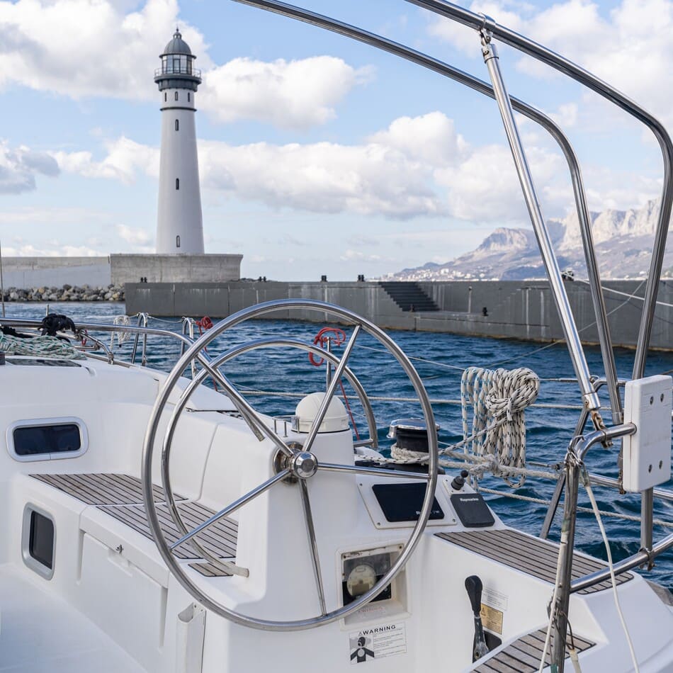 Морские приключения на яхте «Бриони»: групповые прогулки под парусом