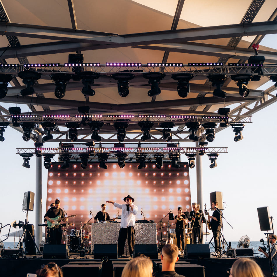 ГЛАВНАЯ СЦЕНА