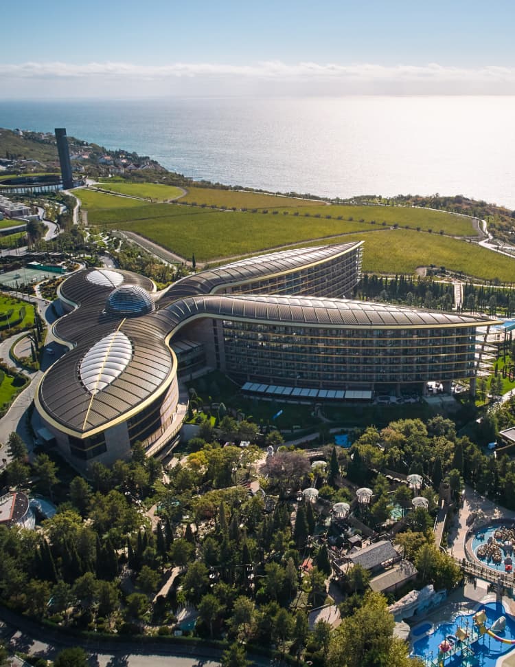 Курорт Сбера «Мрия» в 2025 году завоевал две международные премии в сфере гостеприимства